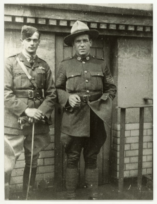 Gordon Pettigrew (left), with an unidentified New Zealand Army sergeant, c 1918. From the collection of the Air Force Museum of New Zealand. 