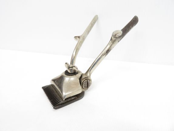 Oster hair clippers. 
From the collection of the Air Force Museum of New Zealand.