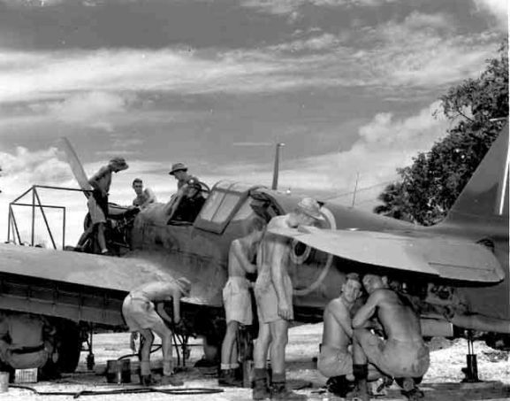 Group of Servicing Unit personnel performing maintenance on a Curtiss P-40 Kittyhawk at Ondonga, New Georgia, 1943. Image ref PR2051 ©RNZAF Official.