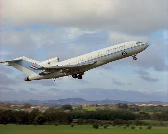 No. 40 Squadron RNZAF Boeing 727 NZ7272 taking off from Whenuapai, 1998. Image ref Ak2176~98, ©RNZAF Official.