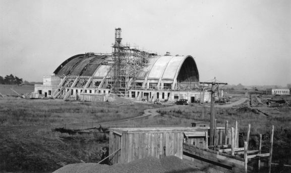 Construction of one of the concrete arch hangars at RNZAF Station Ohakea.
Ready to pour the concrete for the last section of arch.