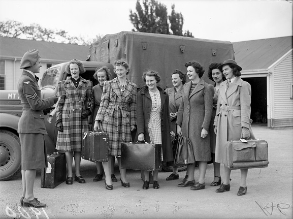 A group of Women's Auxiliary Air Force recruits arrive at RNZAF Station Levin, 1943. Image ref PR1900, RNZAF Official.