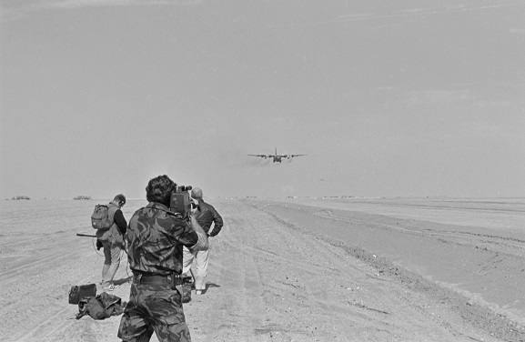 TV film crew shooting a story at a desert airfield in Saudi Arabia. Feb-Mar 1991. Image ref PD17-24-91, RNZAF Official.