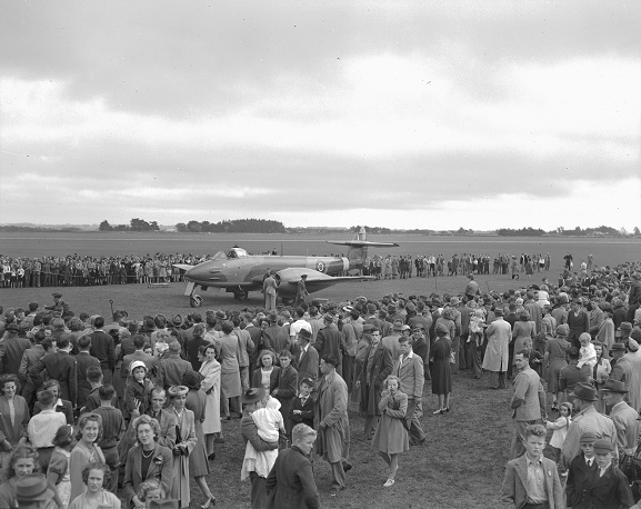 Meteor NZ6001 on static public display at RNZAF Station Ohakea during the tour of New Zealand by the aircraft, 7 April 1946. Image ref OhG390_46, RNZAF Official.