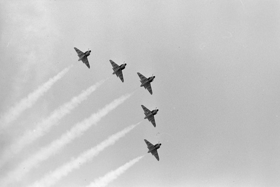 No. 75 Squadron Skyhawk aerobatic team performing a formation flying display at Air Force Day '81, Ohakea, 28 February 1981. Image ref OhG487-81, RNZAF Official.