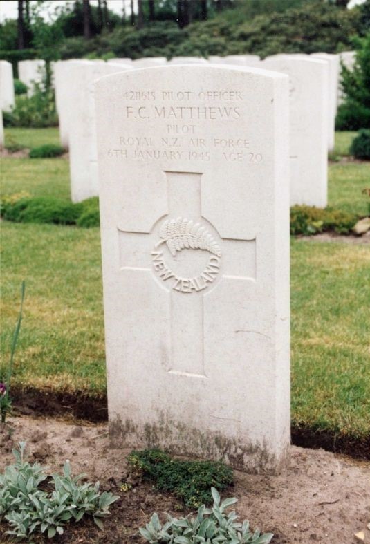 CWGC headstone of P/O F.C. Matthews, Bergen-op-Zoom War Cemetery