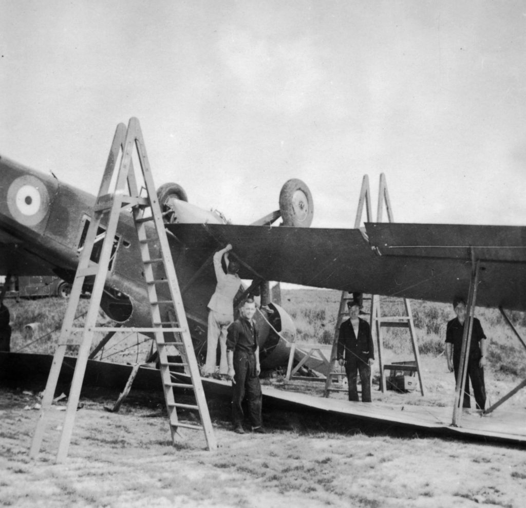 servicemen-posing-with-vildebeest