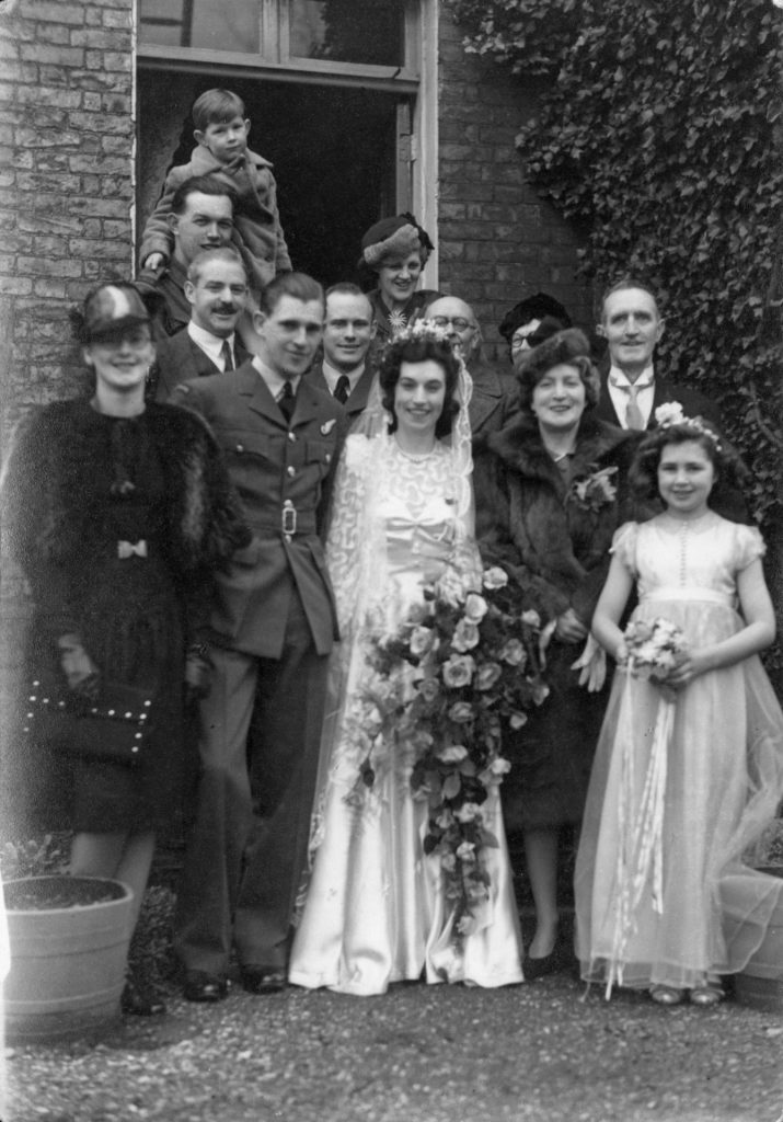 Wedding-group-bride-in-centre